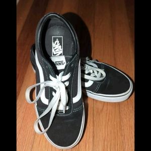 **SOLD**Kids Off the Wall Vans